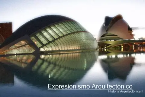 Edificios futuristas reflejados en el agua, un ejemplo de expresionismo arquitectónico.