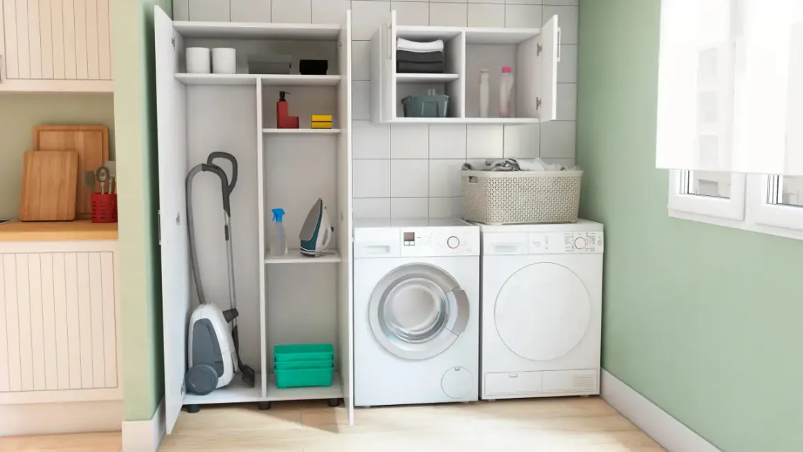 Lavaderos ideas: aspiradora, plancha y lavadora en un espacio organizado con estantes.