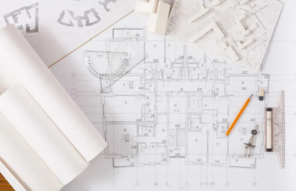 Planos, maquetas y herramientas de dibujo: así es lo que hay que estudiar para ser arquitecto.