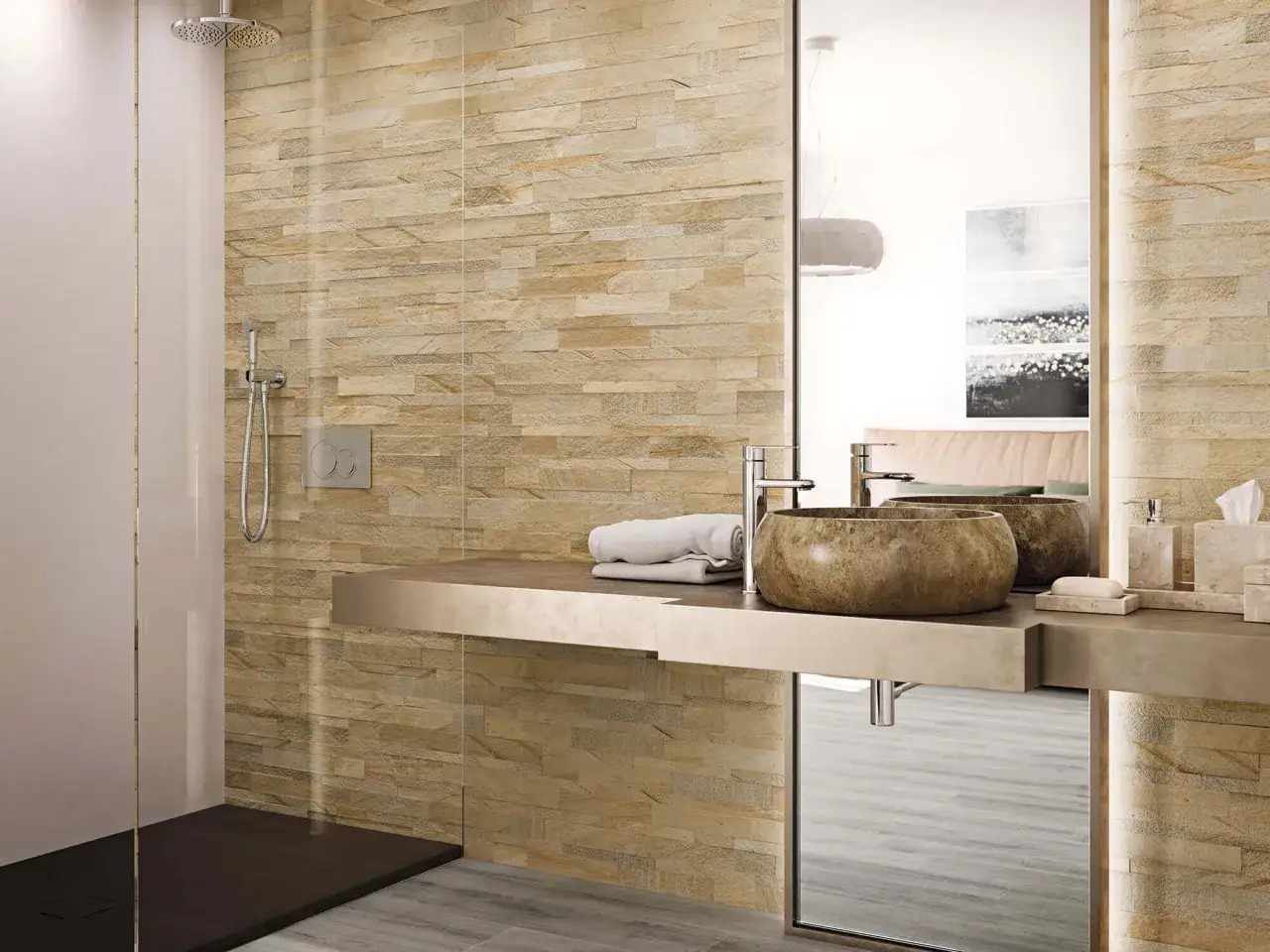 Moderno ba&ntilde;o con revestimiento paredes ba&ntilde;o sin obras, ducha, lavabo de piedra y espejo.